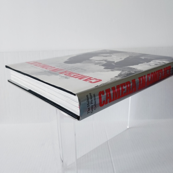 •Camera in Conflict - The Hulton Getty Picture Collection by Nick Yapp - Picture 7 of 12